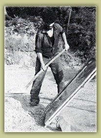 Κοσκίνα - Κοσκίνισμα του χώματος (αγγ/στης:Εμμ. Κελαράκης Φωτ. Αννα Guest-Παπαμανώλη)